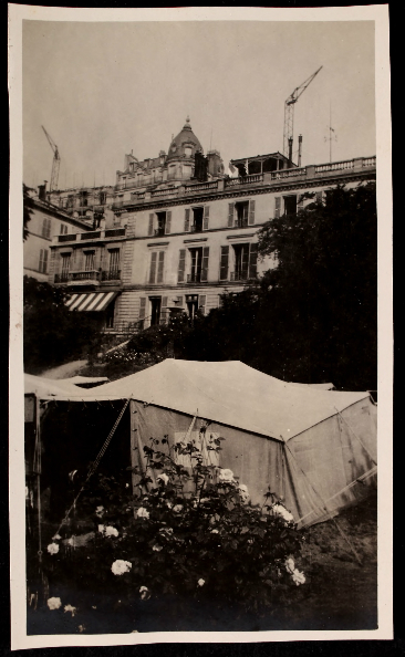 Tent at 21 rue Raynouard with the house in the background